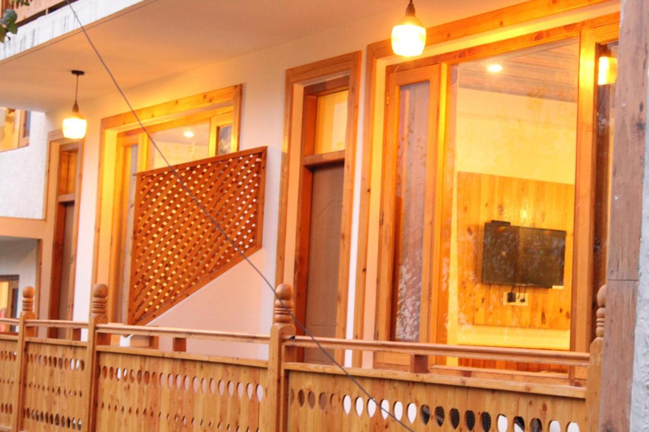Hotel Vaibhav Regency Manāli Exterior foto