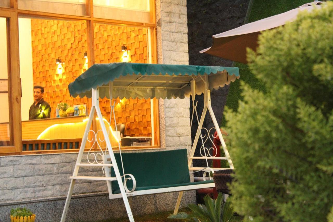 Hotel Vaibhav Regency Manāli Exterior foto